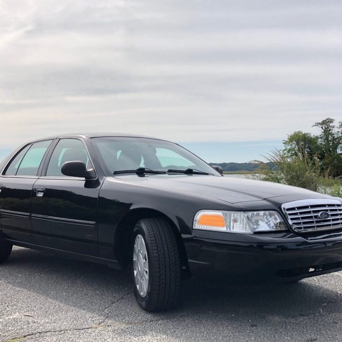 Ford Crown Victoria Wins “Best Cop Car Of All Time”… Beating Today’s Vehicles