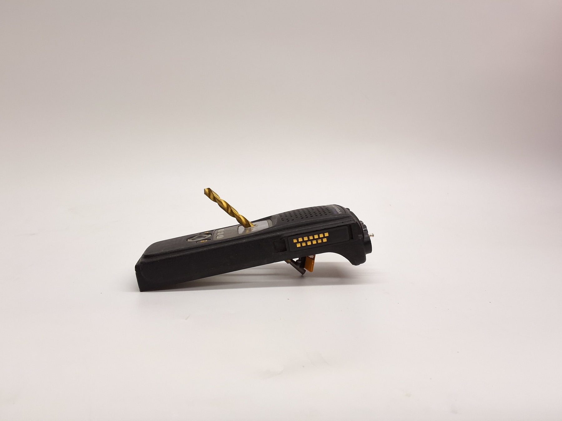 DRILLING RADIOS OFTEN FAILS TO DESTROY DATA