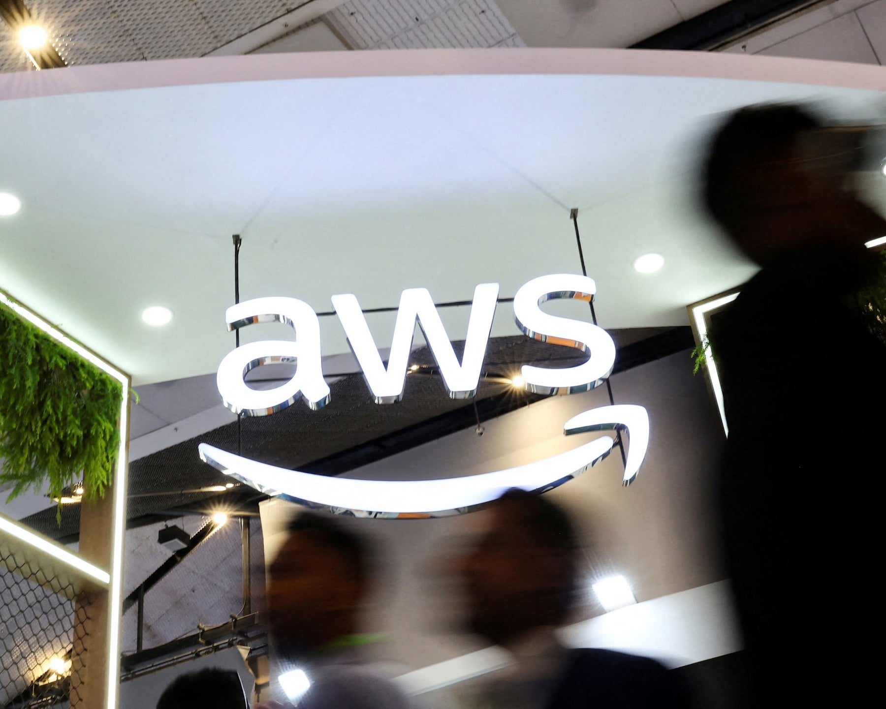 AWS outages takes down many cellular and PoC radio providers