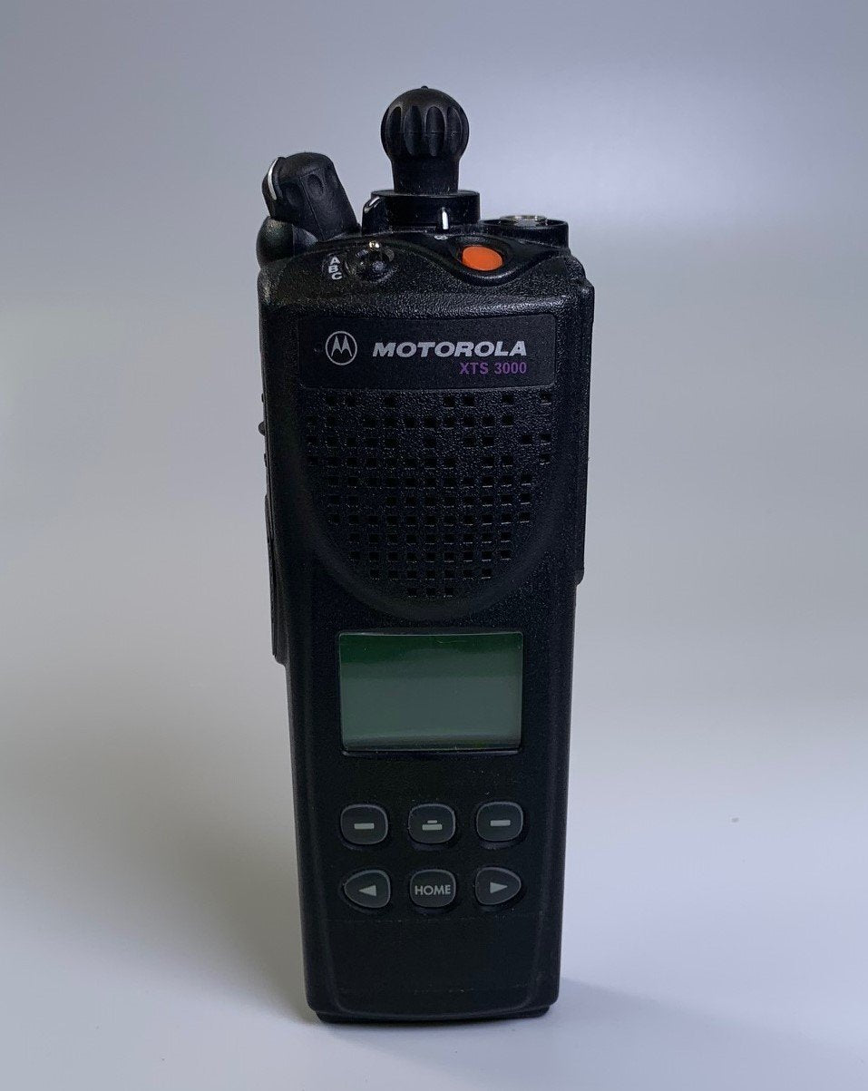 【実物ジャンク】モトローラ MOTOROLA XTS3000 Motorola XTS3000 H09KDF9PW7BN VHF Portable Radio — HaloidSolutions.com