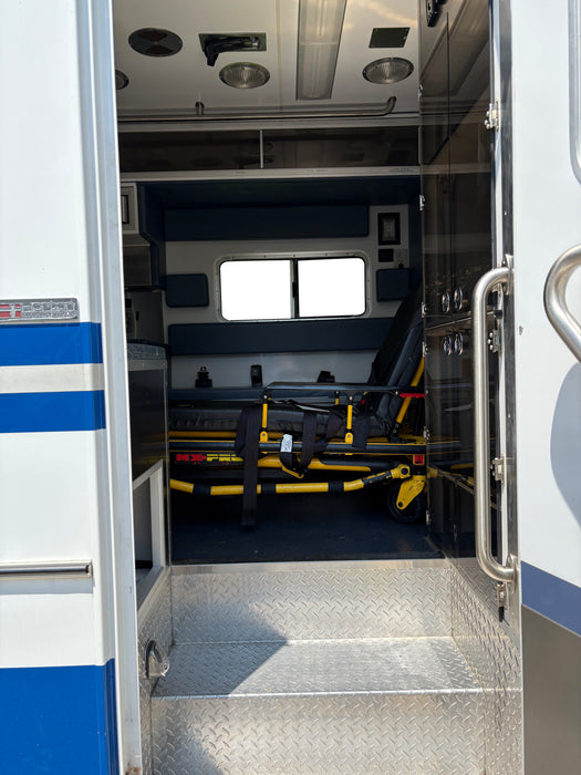 2009 International Navistar Horton Dual Stretcher Certified "Star of Life" Ambulance