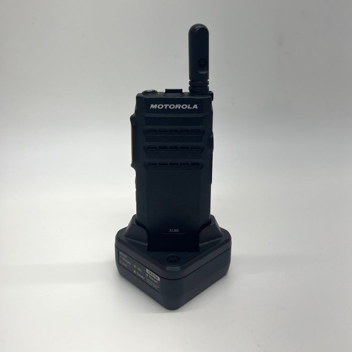 Motorola SL300 AAH88QCP9JA2AN MotoTRBO UHF 99 Channel Portable - HaloidRadios.com