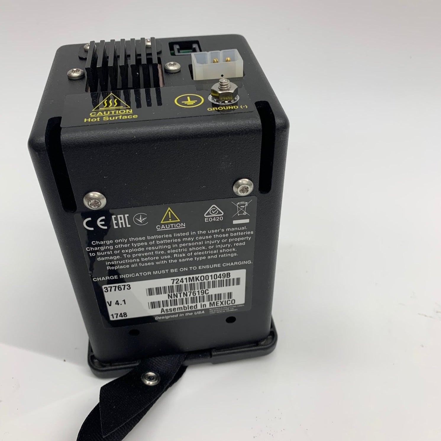 Motorola NNTN8844B IMPRES Six-Unit Battery Charger with Display