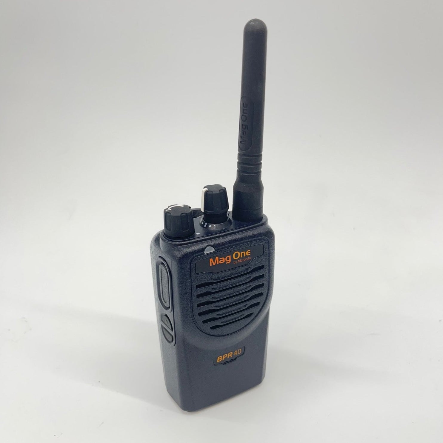 Motorola Mag One BPR40 AAH84RCS8AA1AN 8-Channel UHF Radio ...